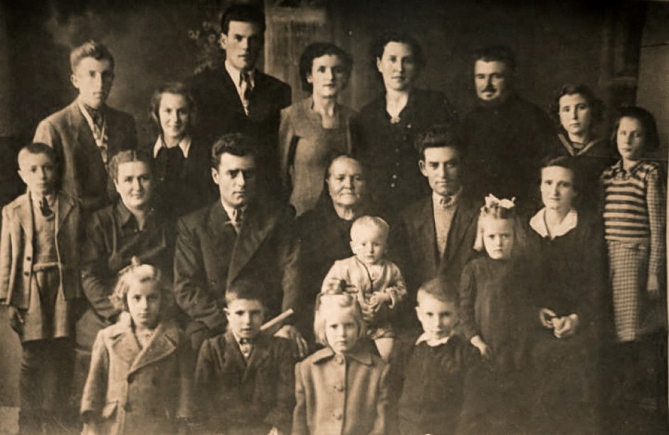 Фамилијата Ристевци од Прилеп, сликани околу 1950 година