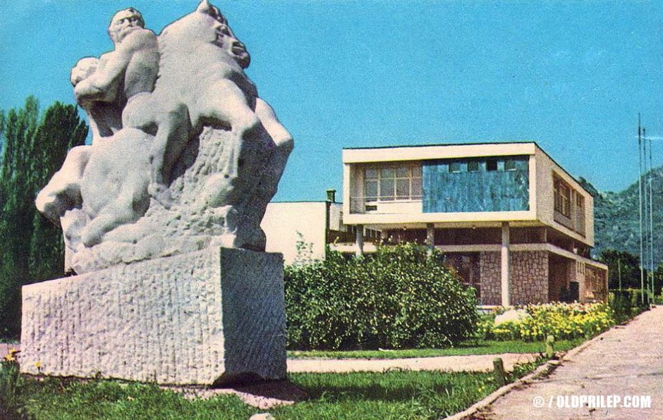 1967 г.   Споменикот „Крале Марко„ изработен од Боро Крстевски, во 1963 година