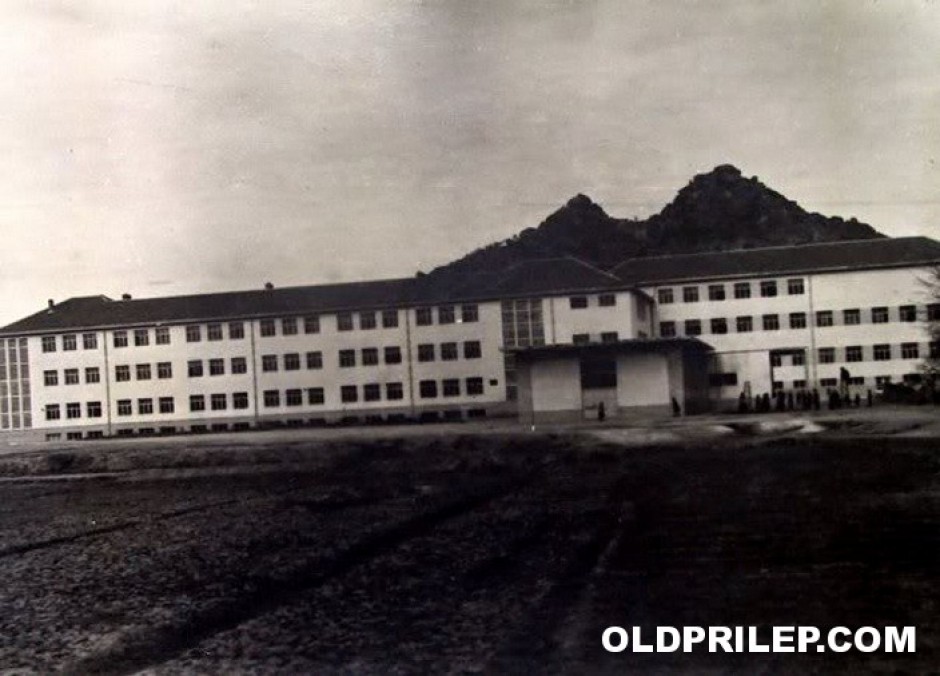 Гимназијата „Мирче Ацев“.
