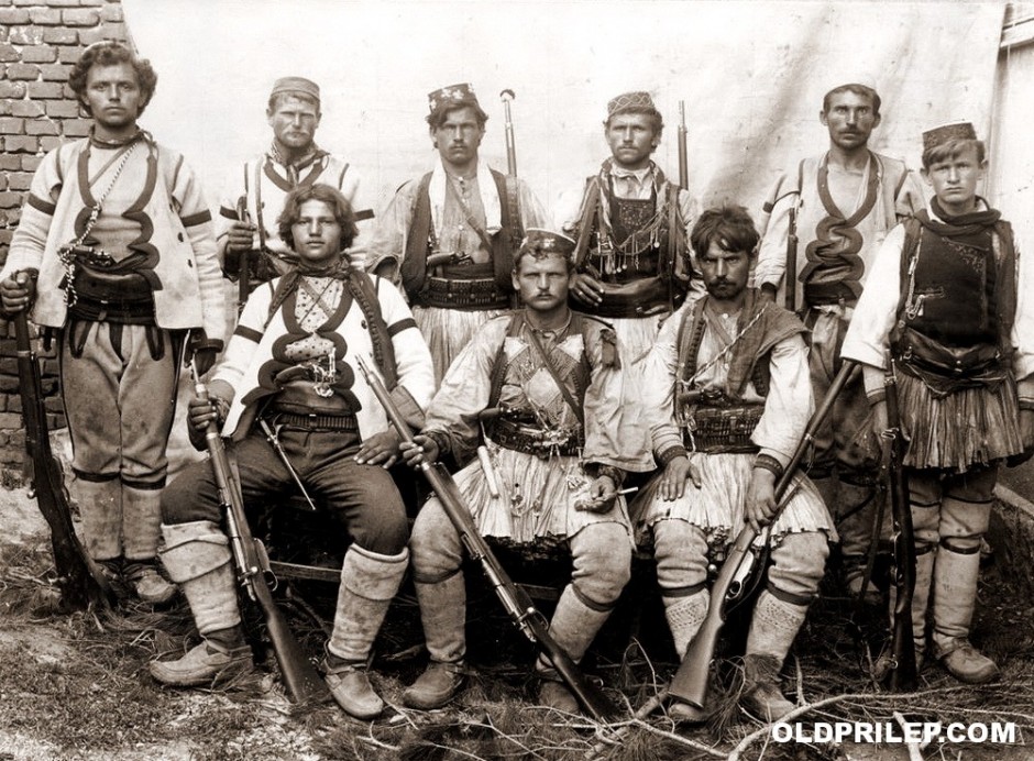 1908: Четата на Трајко Волчев Зојката сликани на Хуриетот во Битола...