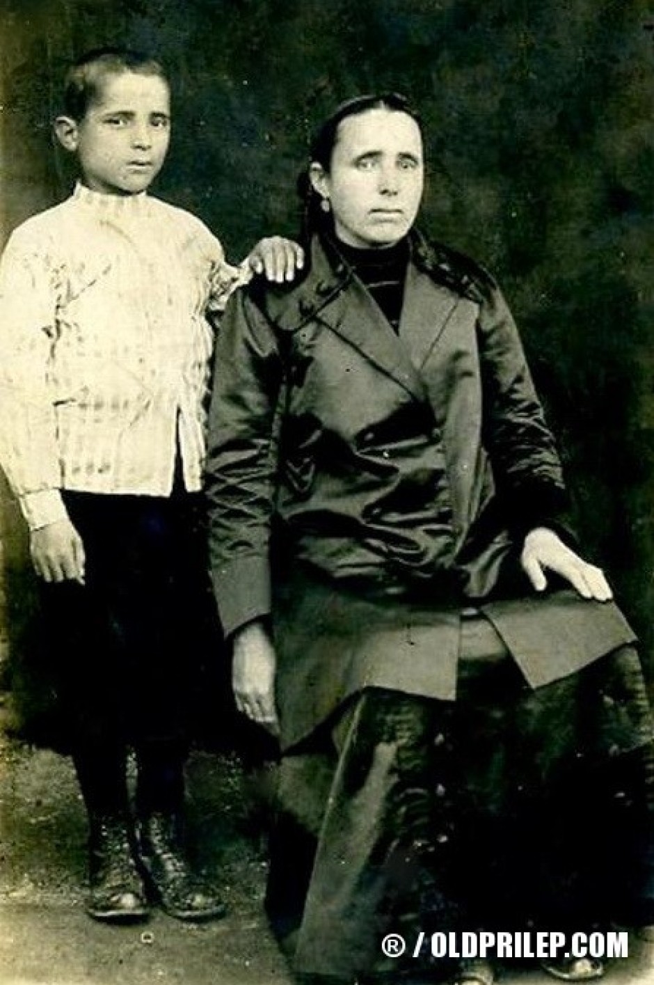 1924 година... Живко со неговата мајка Марија...