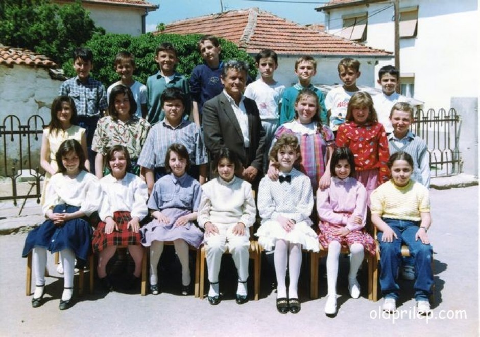 1991: Ученици при ООУ „Кочо Рацин“ сликани со наставникот Благоја Дамески