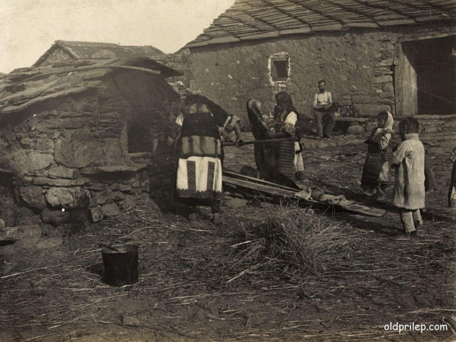 1918: Печење на леб во Мариово