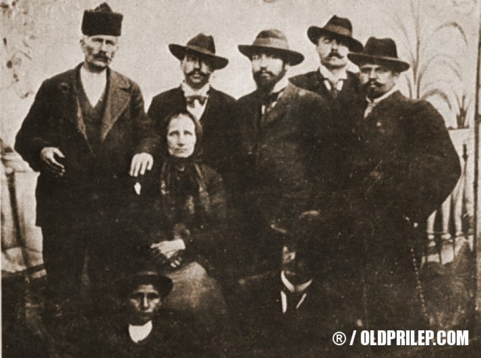 1902: Дона Ковачева, Марко Секулички, Гоце Делчев, Михаил Герџиков, Петко Пенчев и Тодор Станков во Ќустендил