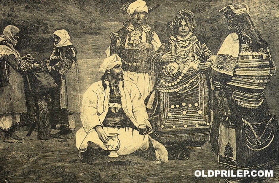 1903: Машка и женска носија од „Подмариовските села“