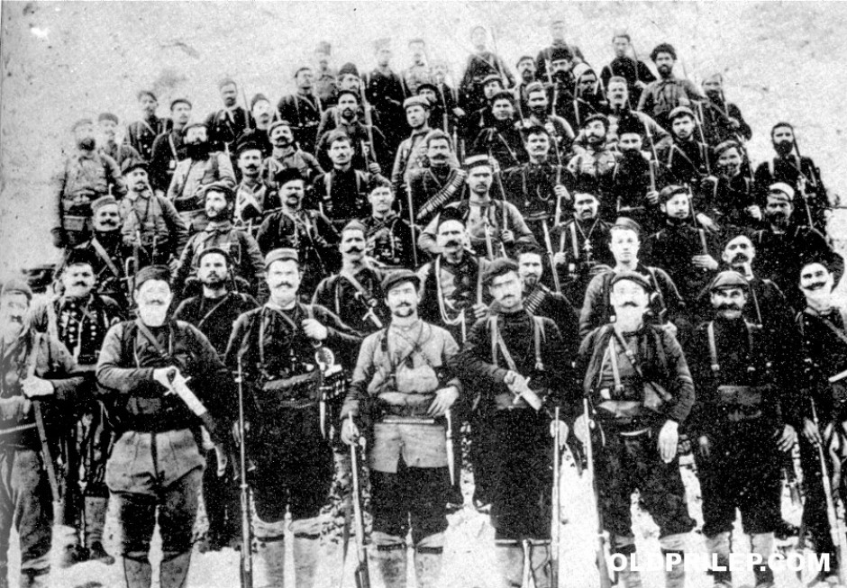 Зборните чети во 1903 година. Петров е во петтиот ред, втор одлево надесно по Јане Сандански.