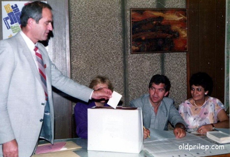 8 септември 1991: Градоначалникот Илија Димоски - Шаторот гласа на референдумот за независна Македонија