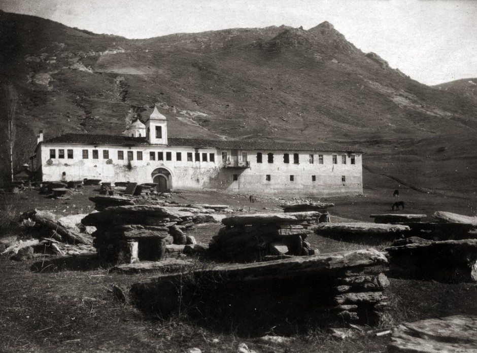 1918: Манастирот „Свети Никола“ кај село Прилепец.