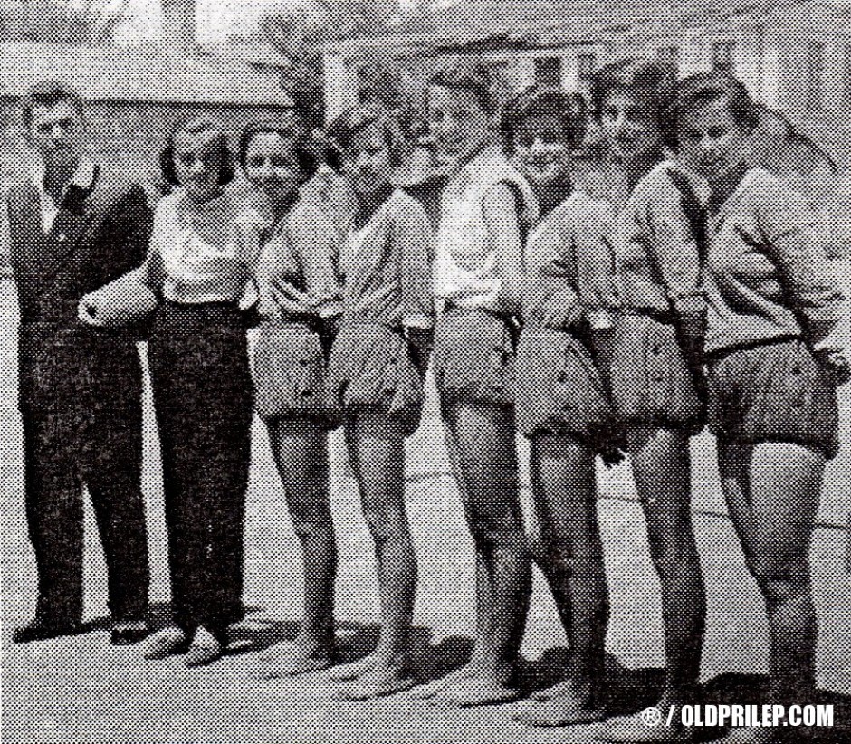 1955/56: Женската ракометна екипа на ОУ „Кочо Рацин“, првак на Прилеп.