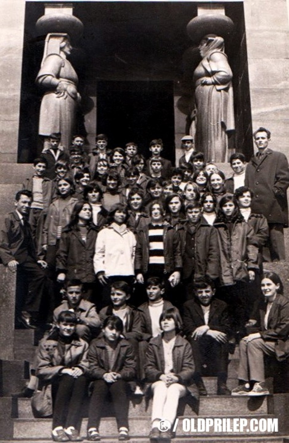 1969: Учениците при ОУ Климент Охридски сликани на Авала...