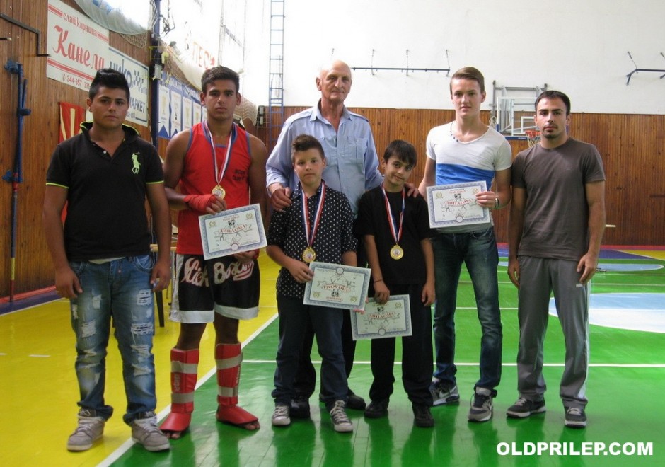 2013: Признанија на боксерите од БК „АС“ на јубилејниот турнир во кик-бокс „Тим Зоран“ во Срумица