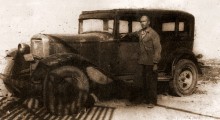Милан Швацов - Дроња сликан со својот Ford...