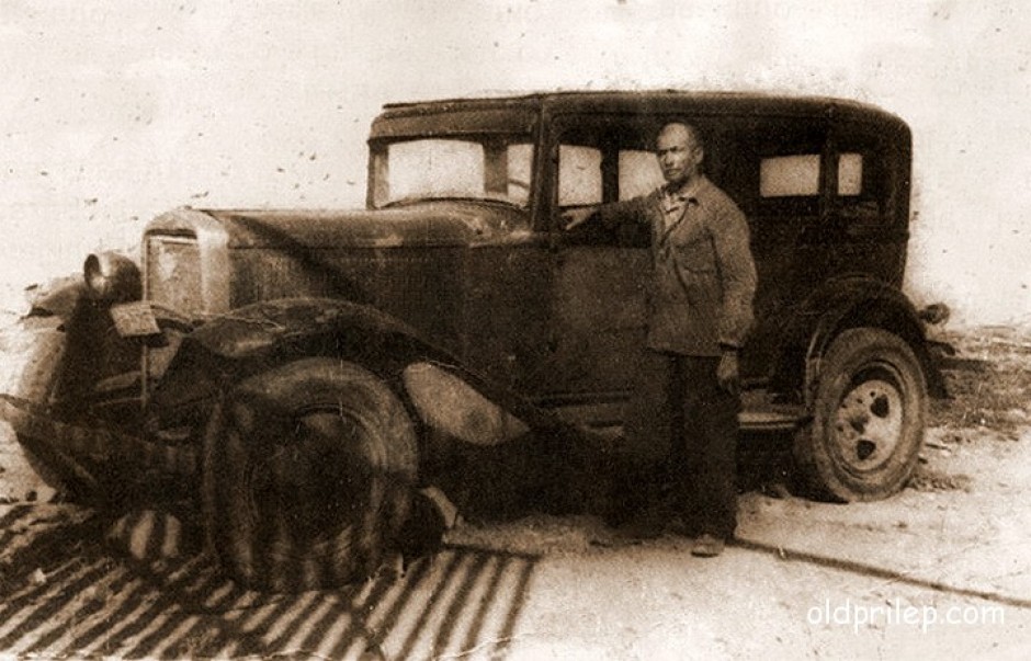 Милан Швацов - Дроња сликан со својот Ford...