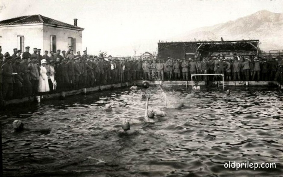 1918: Германски војници играат ватерполо во базенот кај Ѓумушиц