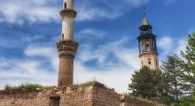 Чарши џамија - џамија во Старата чаршија во Прилеп, веднаш до саат-кулата. Изградена е во 1475 година од Хаџи Хусеин.