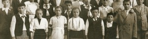 21.05.1949: Ученици од Стровија на екскурзија во Скопје со учителките Паре и Маре.
