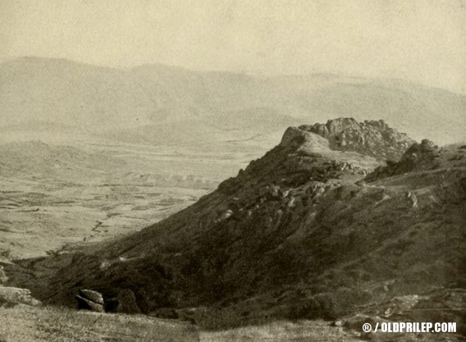 Гранитен масив во близина на Прилеп... Фотографија направена од експедицијата на германскиот зоолог Franz Doflein