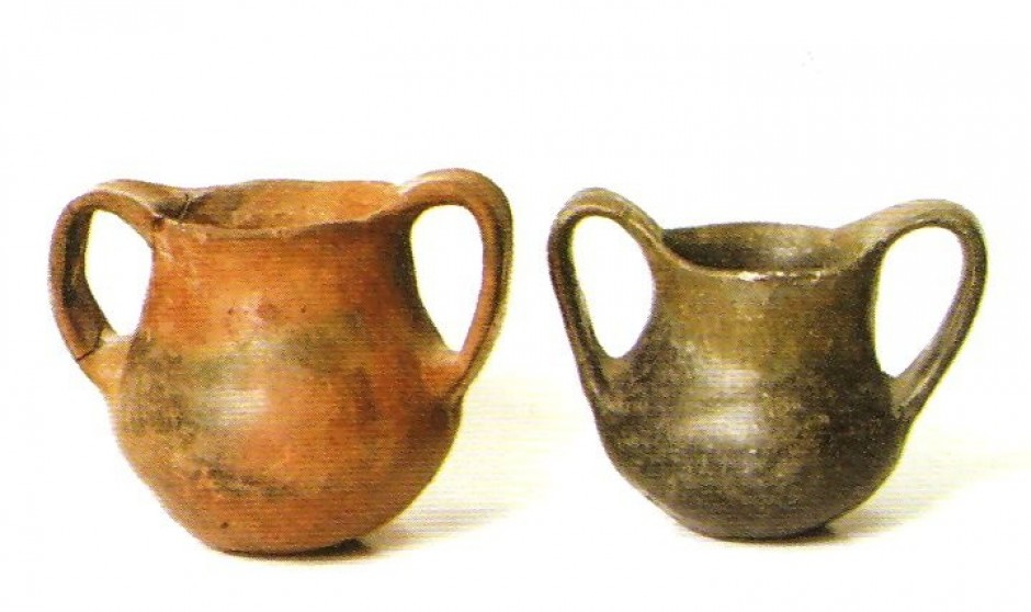 Керамички садови од локалитетот Бакарно Гумно кај селото Чепигово, рана бронза.