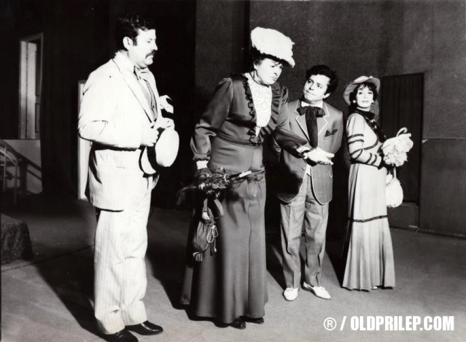 1980/81: Сцена од претставата „Болва в уво“.