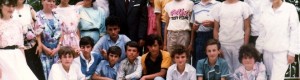 Учебна 1989/90: Ученици при ОУ „Кире Гаврилоски - Јане“ со наставникот Ристо Трпеноски