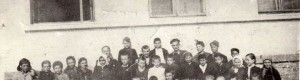 1945/46: Првата генерација и првата седмолетка од ОУ „Ѓорче Петров“ од село Ропотово, поранешно ОУ „Кире Гаврилоски - Јане“.