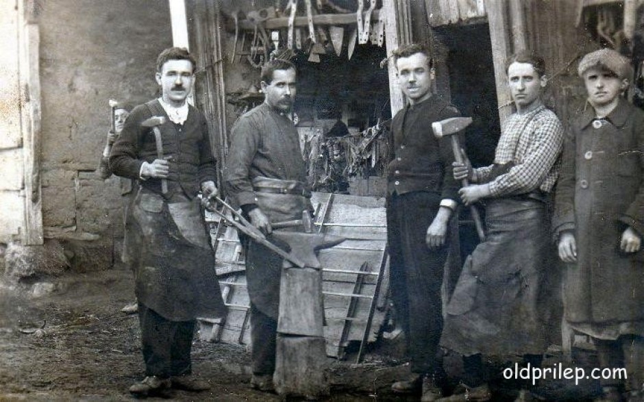 1925: Прилепските ковачи Милан, Петре, Борка Лилјакот, Миро и Јован...