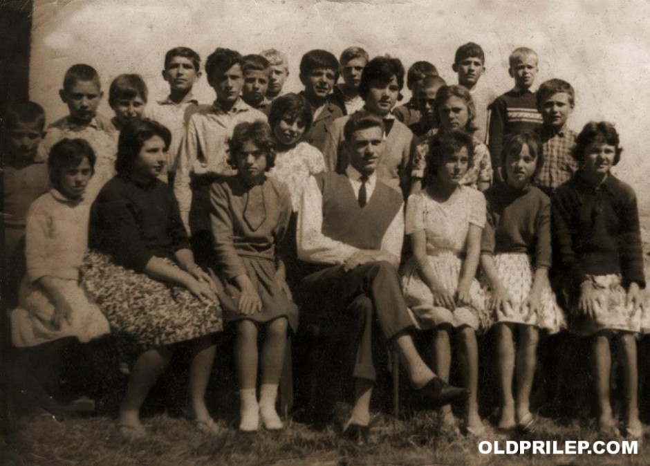 1960/61: Ученици од VI одделение при ОУ „Круме Волнароски“ во Тополчани