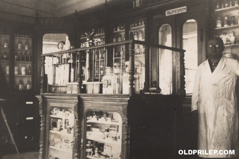 30-те години од минатиот век: Аптека во Прилеп...