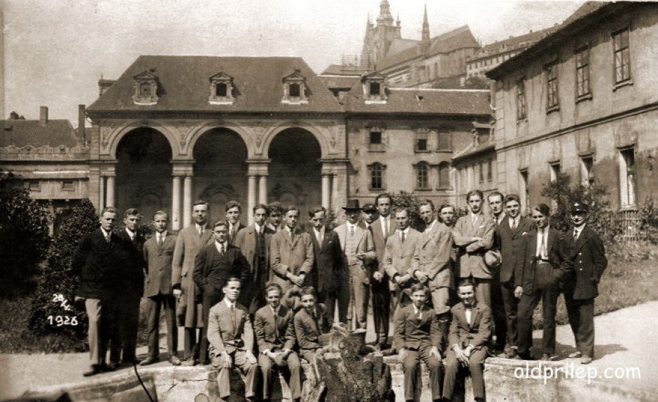 1926: Петар Поп-Антоски во Чешка како студент по винарство и земјоделство...