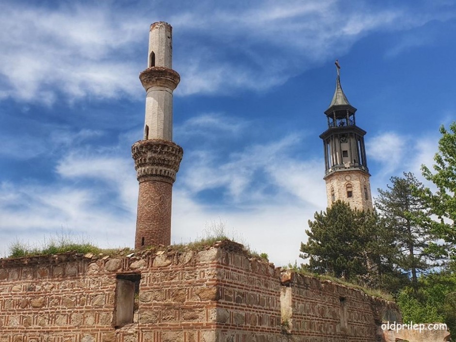 Чарши џамија - џамија во Старата чаршија во Прилеп, веднаш до саат-кулата. Изградена е во 1475 година од Хаџи Хусеин.